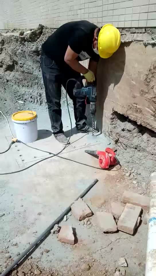 桂东新旧混凝土植筋连接加固